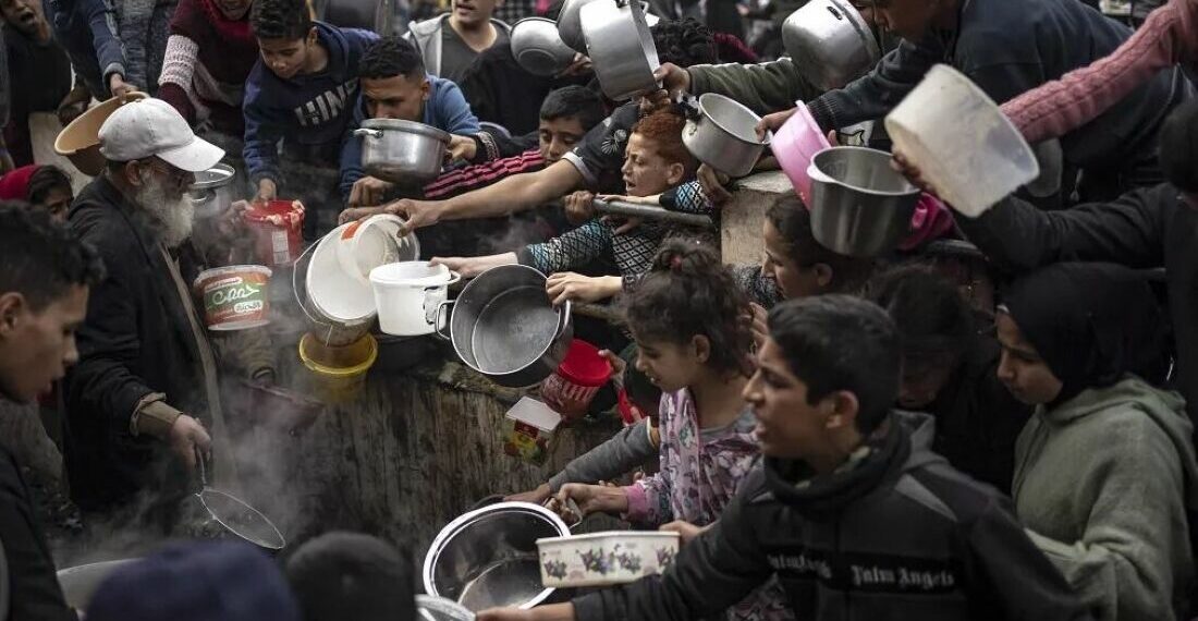 دوناد ترامب يؤكد أن الولايات المتحدة تسعى لمعالجة الوضع في غزة