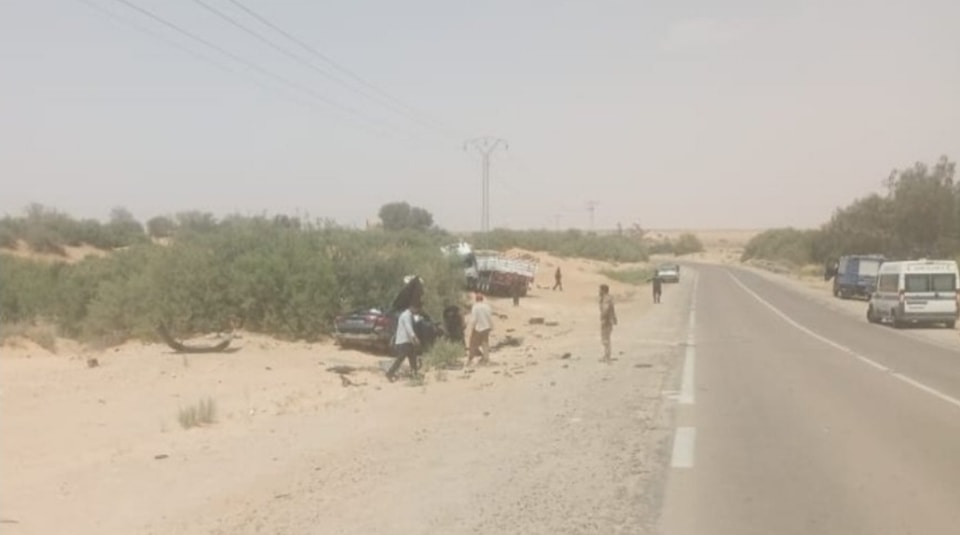تطاوين-رمادة: اصطدام بين سيارة تونسية وشاحنة ليبية يودي بحياة 3 أشخاص