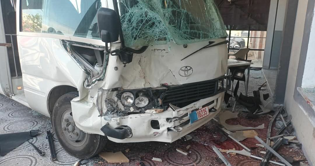 القيروان: حافلة لاعبات الجمعية النسائية ببوحجلة تصطدم بحائط مقهى وتتسبب في 3 إصابات خطيرة