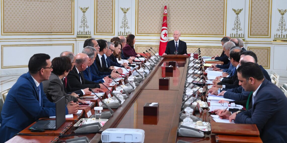 رئيس الجمهورية يشرف على اجتماع مجلس الوزراء