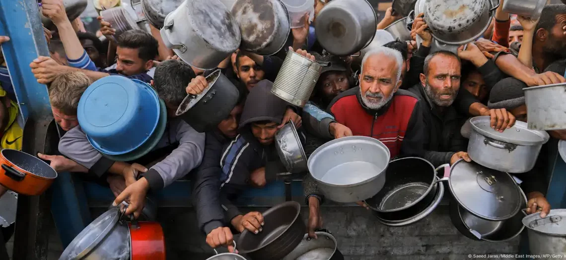 غزة-مباشر: 22 دولة تطالب إسرائيل بالسماح بدخول المساعدات بشكل كامل