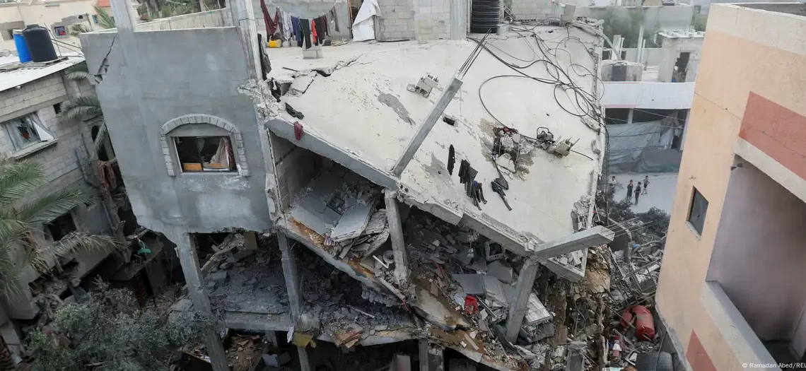 غزة-مباشر: الجيش الإسرائيلي قتل أكثر من 200 فلسطينيا وهجّر 300 ألف آخرين في 48 ساعة