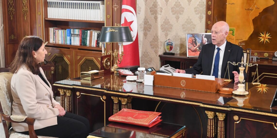 رئيس الجمهورية يؤكد لدى استقباله رئيسة الحكومة ضرورة منح الاولوية المطلقة للعدالة الاجتماعية