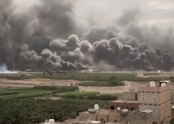 اليمن: إسرائيل تقصف مينائين يمنييين وتتوعّد بملاحقة عبد الملك الحوثي وقتله