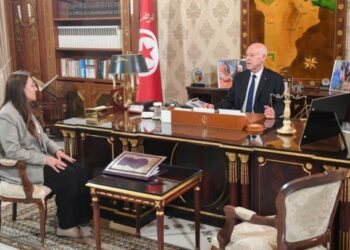 رئيس الجمهورية يوصى بضرورة تيسير عودة التونسيين ،وتخفيف الإجراءات والمعاملات الديوانية لفائدتهم