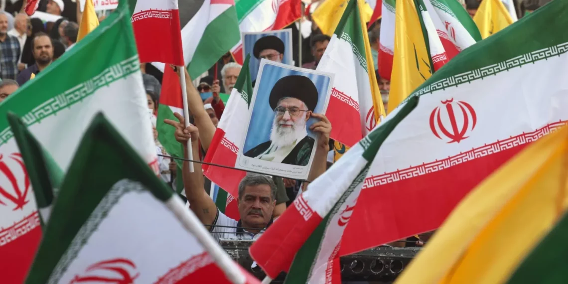 علي خامنئي للإيرانيين: أهنّئكم على النّصر على النّظام الإسرائيلي