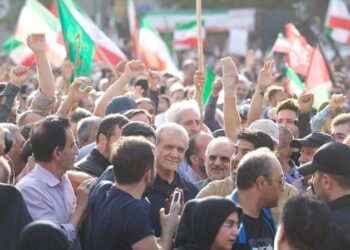 الرئيس الإيراني: “العدوان أظهر ان أمريكيا وراء الأعمال العدائية الصهيونية ضد الجمهورية الاسلامية الإيرانية”