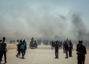 غزة مباشر: استشهاد 31 فلسطينيا قرب مركز للمساعدات