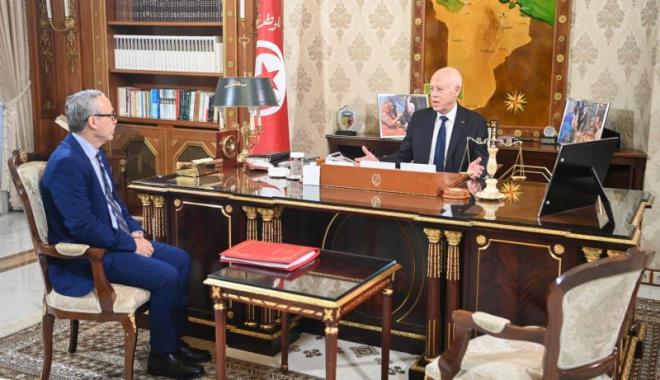 رئيس الجمهورية يتعرّض إلى إيجاد حلول لتمويل الصناديق الاجتماعية في تونس لدى استقباله وزير الشؤون الاجتماعية
