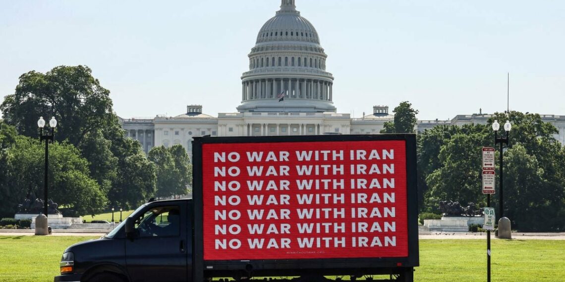 الدعم والنقد في الطبقة السياسية الأمريكية بعد الضربات