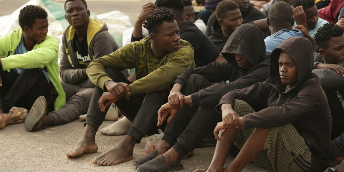 ليبيا: إيقاف 1500 عامل أجنبي لا يحملون تصاريح شرقي طرابلس