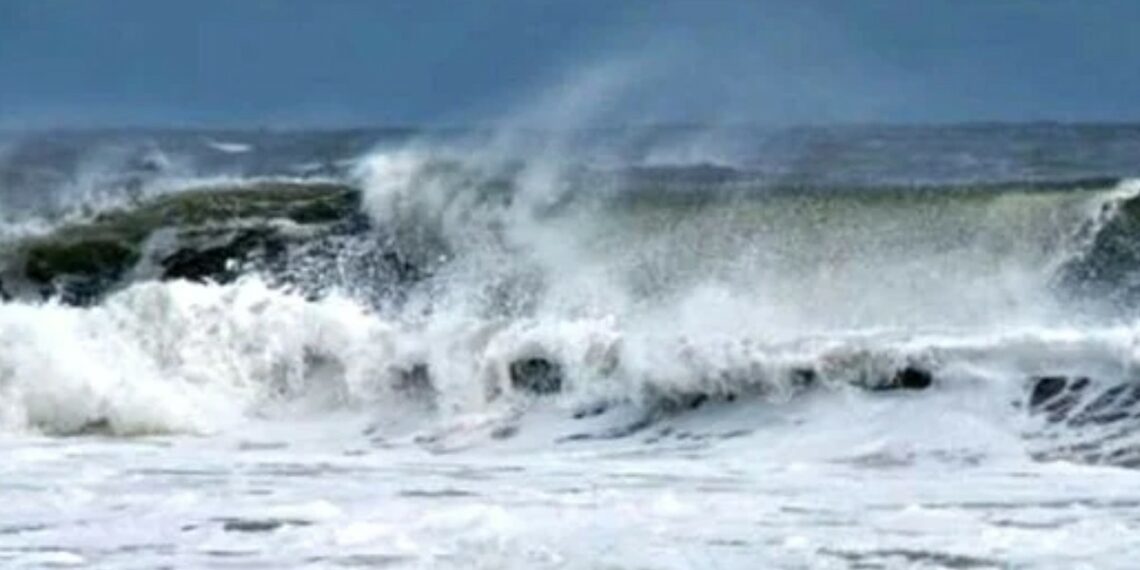 وفايات وغرق: الحماية تحذّر من السباحة حاليا اثناء هبوب الرياح