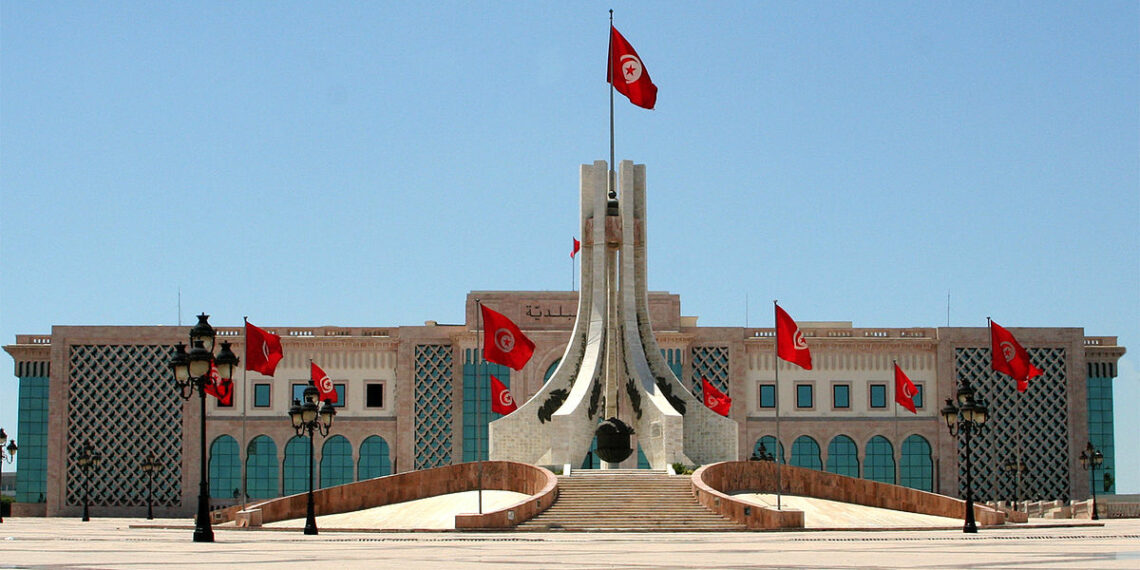 العاصمة: بلدية تونس تدعو أصحاب المحلّات المفتوحة للعموم إلى الالتزام بالتراتيب