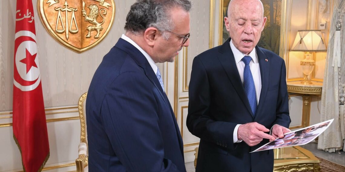 قيس سعيد يعرض صورا عن مأساة أطفال غزة ويسأل كبير مستشاري الرئيس الأمريكي:”هل هذه هي الشرعية الدولية؟”