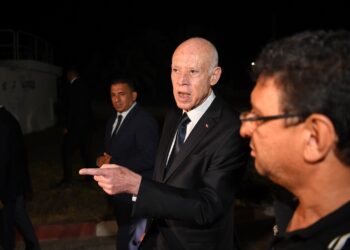 رئيس الجمهورية ينتقد تخلف وكالة حماية الشريط الساحلي عن القيام بدورها في الحد من الجرائم البيئية وتسبب ديوان التطهير في تلويث الشواطئ