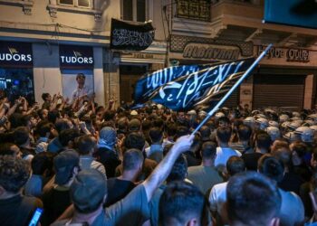 تركيا:إيقاف صحفيّين قاما برسم كاريكاتوري للنبي محمد صلى الله عليه وسلم