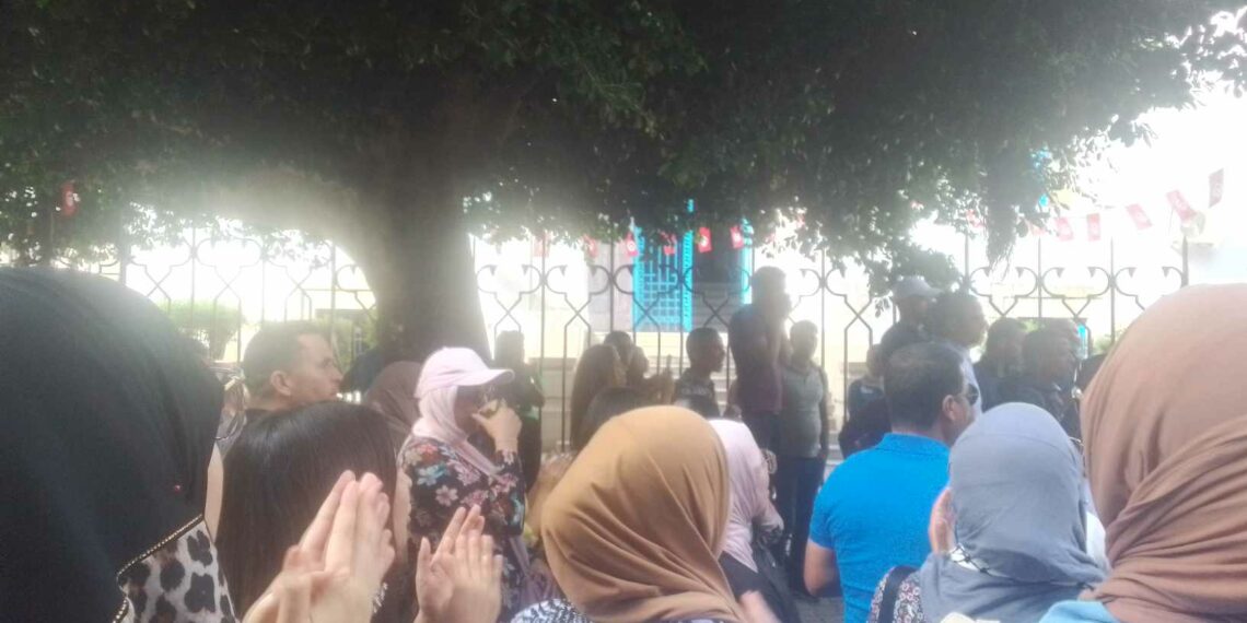 تربية: تنسيقيّة مرشدي التّطبيق والقيّمين المتعاقدين مع الوزارة يحتجّون