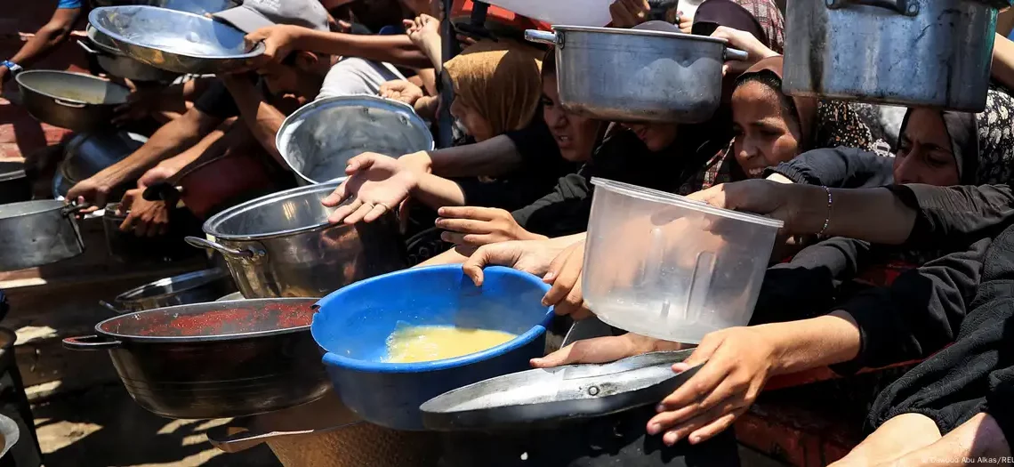 غزة-مباشر: الاتحاد الاوروبي يحذّر اسرائيل من عدم التزامها باتفاق استئناف إيصال المساعدات