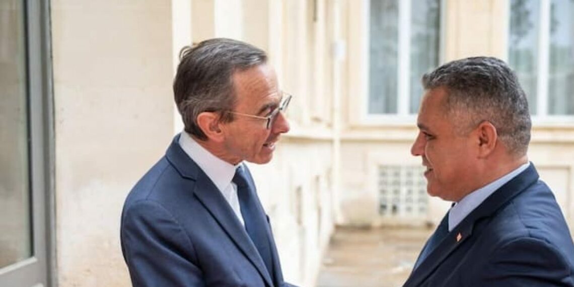 تونس-فرنسا: مكافحة المخدرات ومجالات الحماية المدنية والتعاون اللّامركزي أهم محاور لقاء وزيري داخلية البلدين