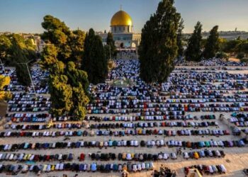 القدس: 40 ألفا يؤدون صلاة الجمعة بالمسجد القصى
