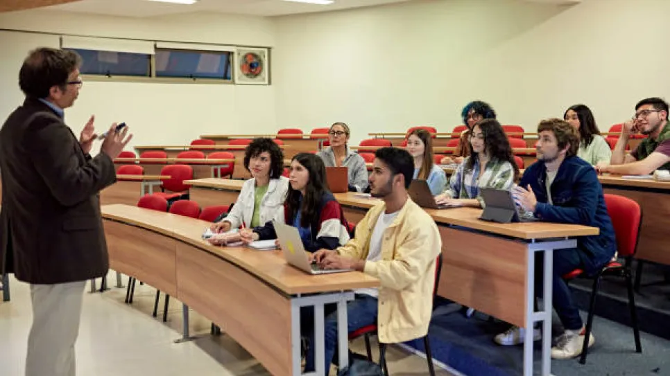 الأساتذة العرضيون بالمعاهد العليا للدراسات التكنولوجية يحتجّون