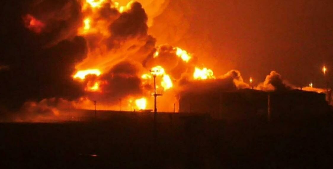 جيش الاحتلال يستهدف مواني ومحطة كهرباء في اليمن والحوثيون يعلنون التصدي للهجوم