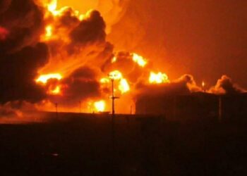 جيش الاحتلال يستهدف مواني ومحطة كهرباء في اليمن والحوثيون يعلنون التصدي للهجوم