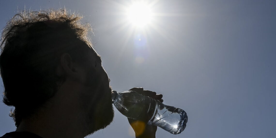 الطقس خلال الليلة: رياح قوية وحرارة في ارتفاع ملحوظ