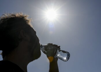 الطقس خلال الليلة: رياح قوية وحرارة في ارتفاع ملحوظ