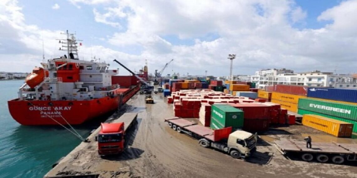 اقتصاد: تفاقم عجز تونس التجاري ليصل إلى 9.900 مليار دينار