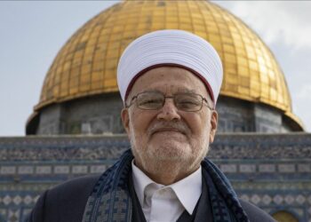 القدس: سلطات الاحتلال تصادق على قرار بهدم منزل الشيخ عكرمة صبري، خطيب المسجد الأقصى وأحد أبرز الشخصيات الدينية بزعم “عدم وجود ترخيص”.