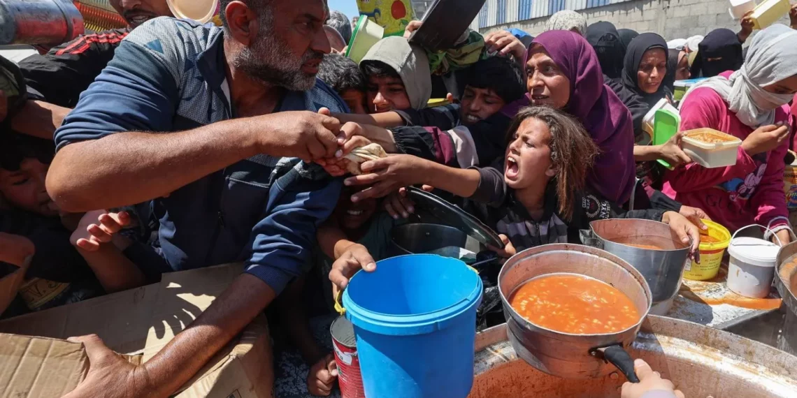 غزة-مباشر: حماس تشترط إنهاء “التجويع” للعودة للمفاوضات