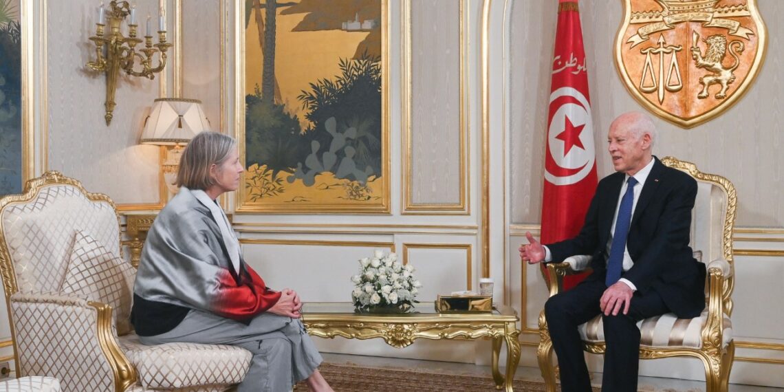 رئيس الجمهورية يستقبل سفيرةةكندا بمناسبة انتهاء مهامها بتونس