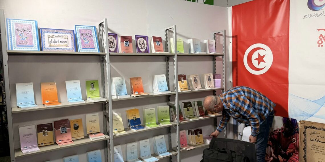 إشارات أحمد الحمروني: شؤون ثقافيّة