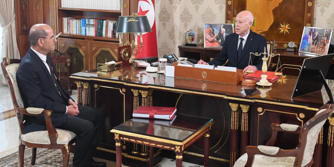 رئيس الجمهورية يشدد على ضرورة تجاوز الصعوبات لإنجاز المشاريع المعطلة خاصة منها المتعلقة بالبنية التحتية