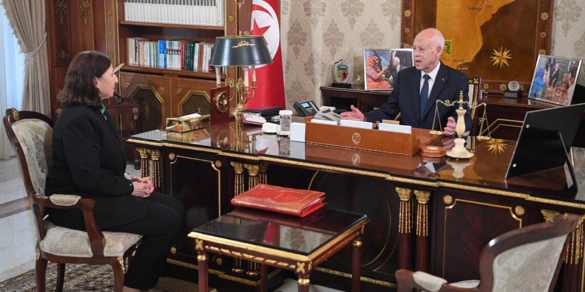 رئيس الجمهورية يستعرض لدى استقباله رئيسة الحكومة نتائج مشاركتها في اعمال “تيكاد9” باليابان