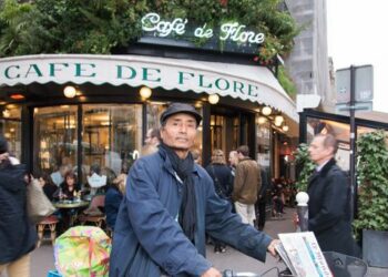 الحي اللاتيني-باريس: الرئيس ماكرون سيوسّم علي أكبر بائع الصحف المتجوّل