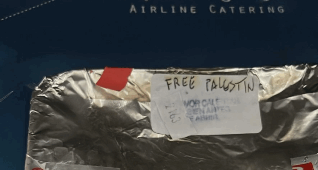 اسبانيا- الخطوط الجوية: تقديم وجبات لمسافرين يهود كتبت عليها” الحرية لفلسطين”