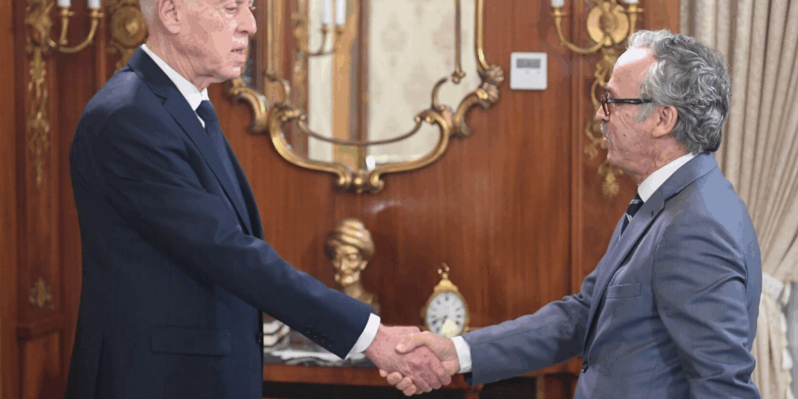 رئيس الجمهورية يؤكد لدى لقائه وزير الشؤون الاجتماعية أن خيار الدولة الاجتماعية خيار لا رجعة فيه