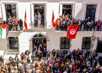 سامي الطاهري: مجموعة من الاشخاص بينهم أطفال يحاولون اقتحام مقر الاتحاد