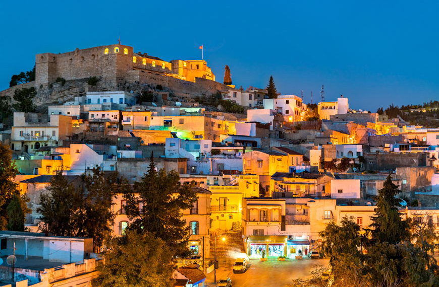 الطقس اليوم: حرارة مستقرة وأمطار متفرقة بالشمال الغربي