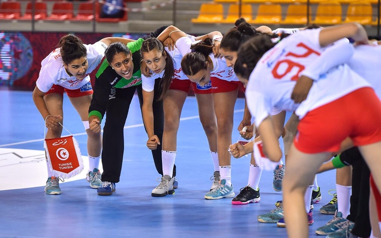 كرة اليد-بطولة امم إفريقيا: منتخب الصّغريات يمر إلى انصف النهائي ويضمن تأهّله لبطولة العالم