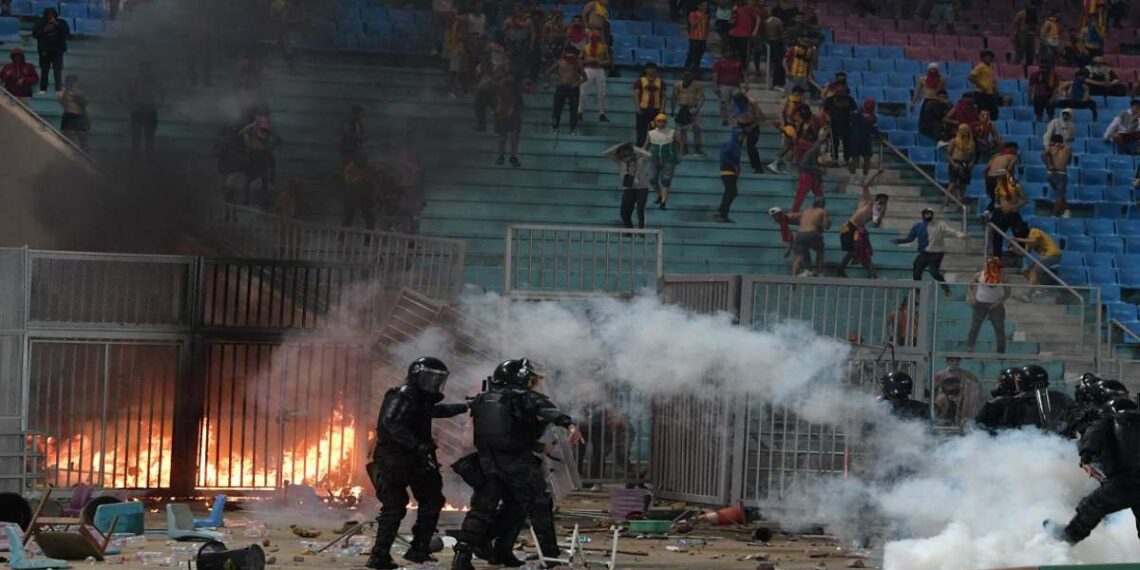 العنف في الملاعب: قرارات لمكافحة الظاهرة وإجراءات رادعة ضد المتسببين