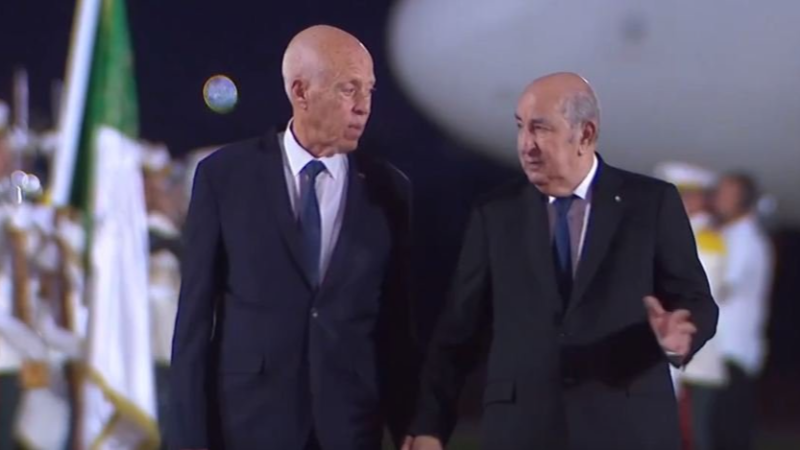 بدعوة من الرئيس الجزائري : قيس سعيّد يحل بالعاصمة الجزائرية