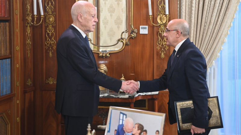 سعيّد يستقبل وزير الدفاع: تطوير التعاون بين تونس والكويت محور اللقاء