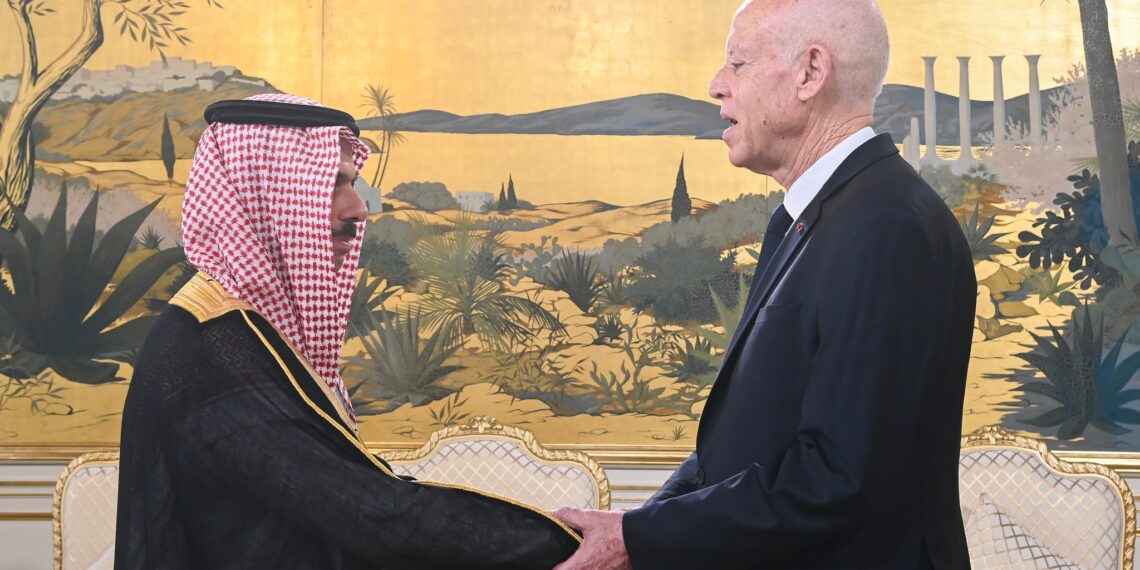 رئيس الجمهورية يستقبل وزير الخارجية السعودي