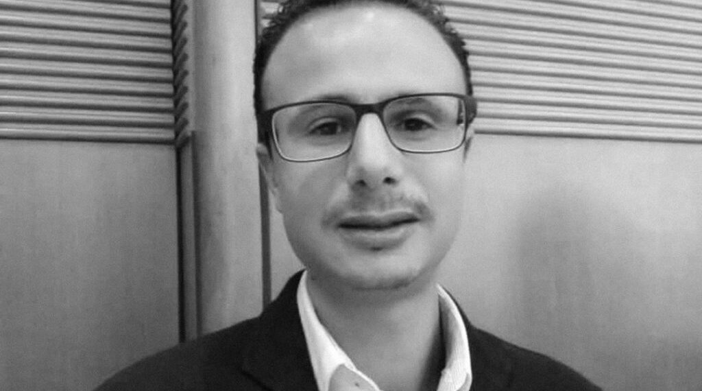 في سيّراته بوادي مجردة: العثور على جثّة الصحفي مروان الهدواجي