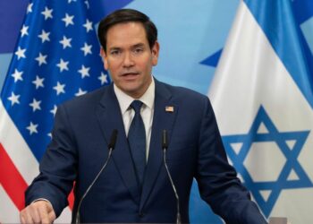 قبل مغادرته اسرائيل إلى قطر: وزير الخارجية الأمريكي يصف حماس ب”مجموعة من الهمجيين”