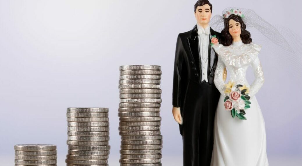 إشارات أحمد الحمروني: أفراح وأتراح