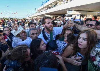 اسطول الصمود: وصول 9 تونسيين إلى مطار تونس قرطاج بعد أن أفرجت عنهم سلطات الاحتلال الاسرائيلي